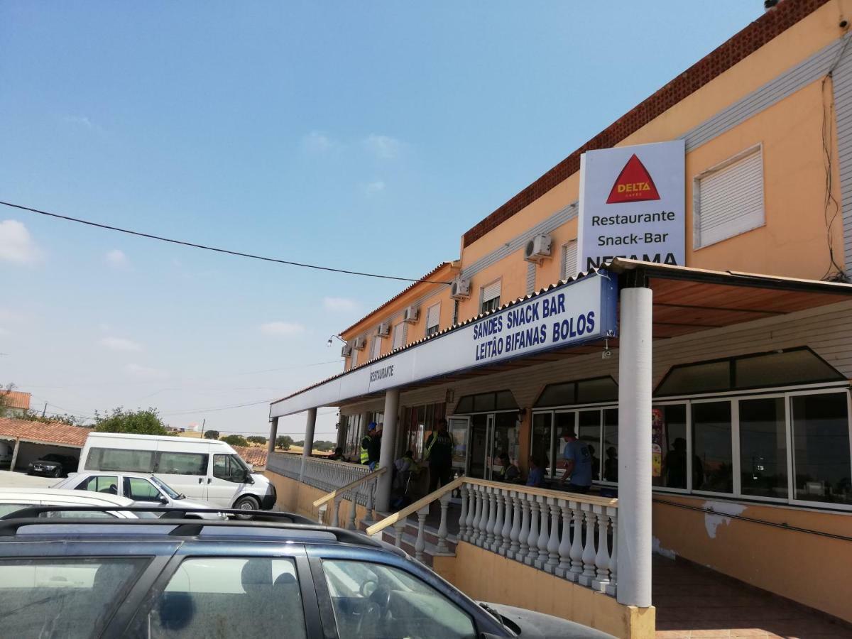 Nefama Pensao Hotel Ourique Exterior foto